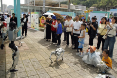 <b>她说：“科技改变糊口是大</b>